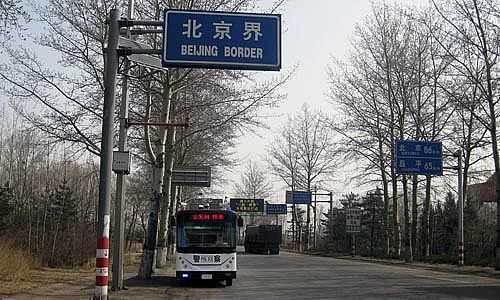 躍迪流動(dòng)警務(wù)室在110國道北京界執(zhí)行任務(wù)