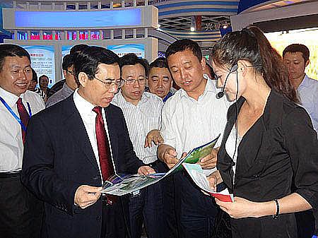 廊坊經(jīng)洽會(huì)躍迪電動(dòng)汽車(chē)備受青睞