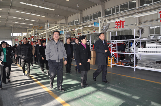 市政協(xié)主席王華清、副市長蔣文紅一行領(lǐng)導(dǎo)到河北新宇宙視察指導(dǎo)