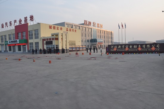 2015年新年上班第一天，鞭炮齊鳴，禮花沖天，精神飽滿干事業(yè)！