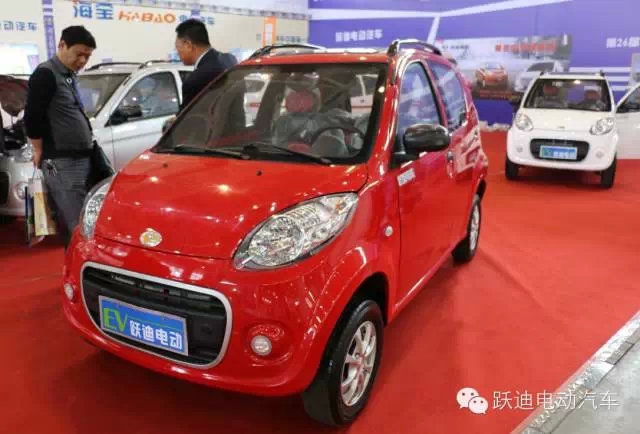 躍迪電動(dòng)汽車(chē)新款車(chē)型T71閃亮亮相2015中國(guó)（南京）國(guó)際新能源汽車(chē)展