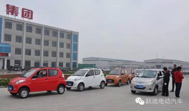 躍迪電動汽車裝車完畢發(fā)往荊州，買躍迪電動汽車可投保，解決您的后顧之憂！