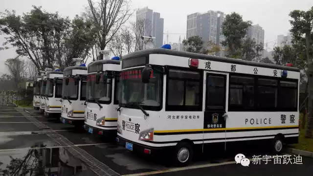 躍迪移動警務室發(fā)車成都----服務群眾得民心順民意