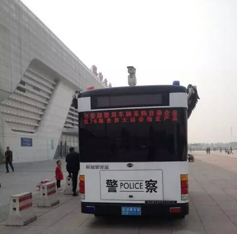 躍迪移動警務室執(zhí)勤于保定東站—全天候執(zhí)勤，確保人民安全