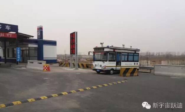 躍迪移動(dòng)警務(wù)室執(zhí)勤于涿州北站—確保人民安全