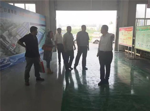 曹印忠大隊長一行深入車間進(jìn)行實地視察