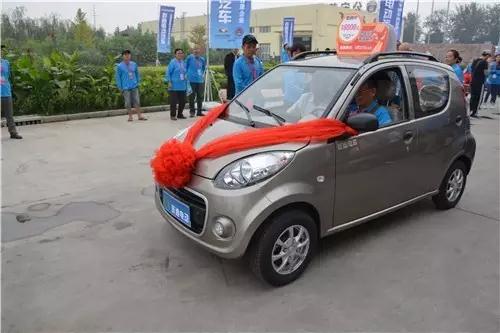 客戶試駕躍迪電動(dòng)汽車