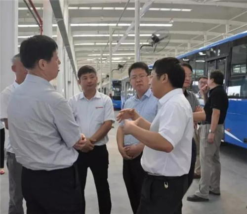 電動(dòng)公交車(chē)