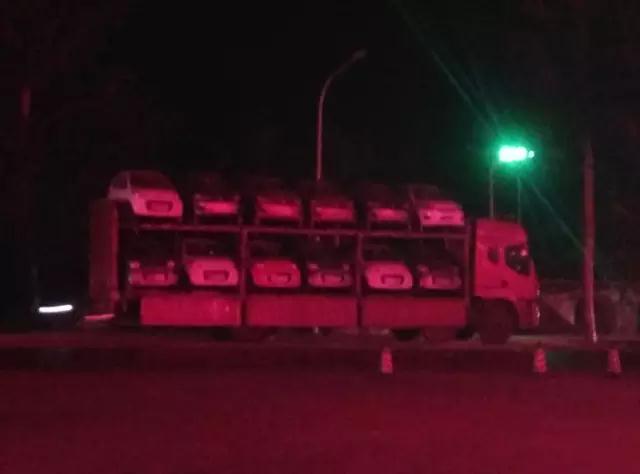 電動(dòng)汽車裝車完咯