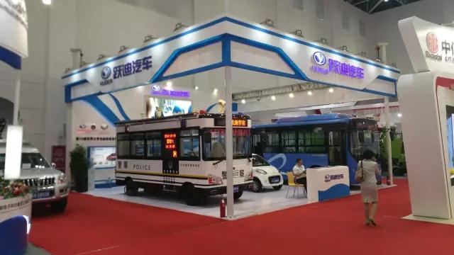 河北省長張慶偉、省政協(xié)主席付志方、省人大副主任楊崇勇蒞臨躍迪新能源汽車展位考察指導(dǎo)