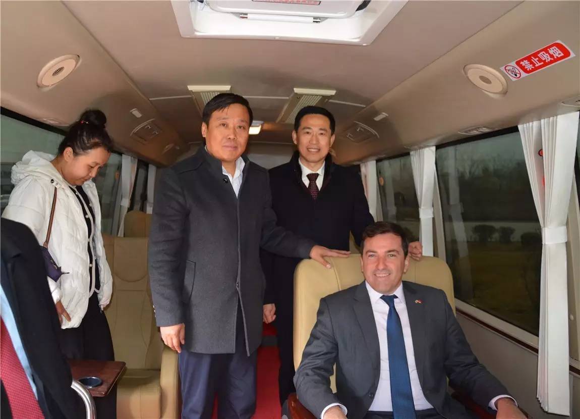 電動(dòng)客車(chē)