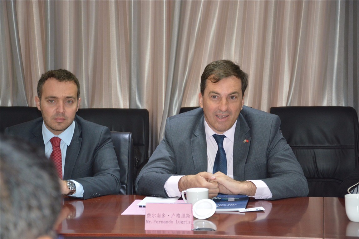 費(fèi)爾南多&middot;盧格里斯大使