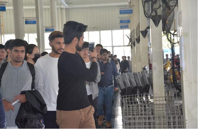 河北科技大學(xué)優(yōu)秀應(yīng)屆畢業(yè)生來(lái)集團(tuán)參觀