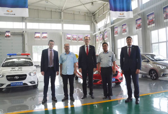 文明對(duì)話|立陶宛經(jīng)濟(jì)創(chuàng)新部副部長(zhǎng)Mr.Marius Skuodis一行蒞臨躍迪集團(tuán)參觀考察