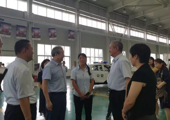 河北省政協(xié)副主席盧曉光，河北省委統(tǒng)戰(zhàn)部副部長、省工商聯(lián)黨組書記郭翠朵率調(diào)研組到躍迪集團開展重點提案督辦調(diào)研