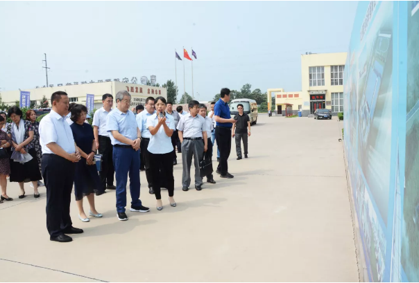 河北省政協(xié)副主席盧曉光，河北省委統(tǒng)戰(zhàn)部副部長、省工商聯(lián)黨組書記郭翠朵率調(diào)研組到躍迪集團開展重點提案督辦調(diào)研