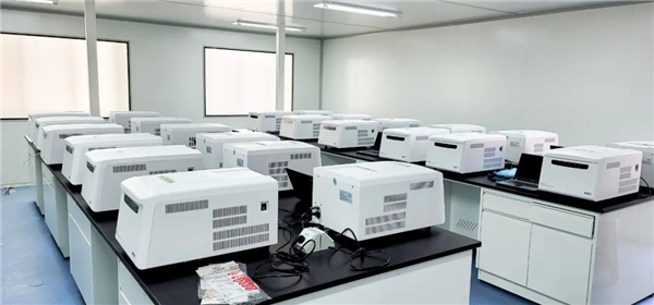 日檢20萬(wàn)人—躍迪核酸檢測(cè)實(shí)驗(yàn)室10天建成，調(diào)試完畢即將投入使用