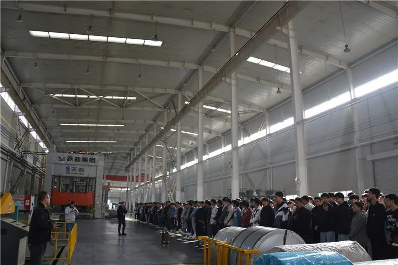 【走出校院 走進企業(yè)】河北科技大學(xué)機械專業(yè)學(xué)生一行到躍迪集團參觀交流