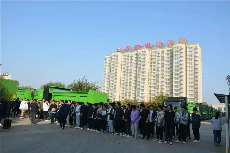 【走出校院 走進企業(yè)】河北科技大學(xué)機械專業(yè)學(xué)生一行到躍迪集團參觀交流