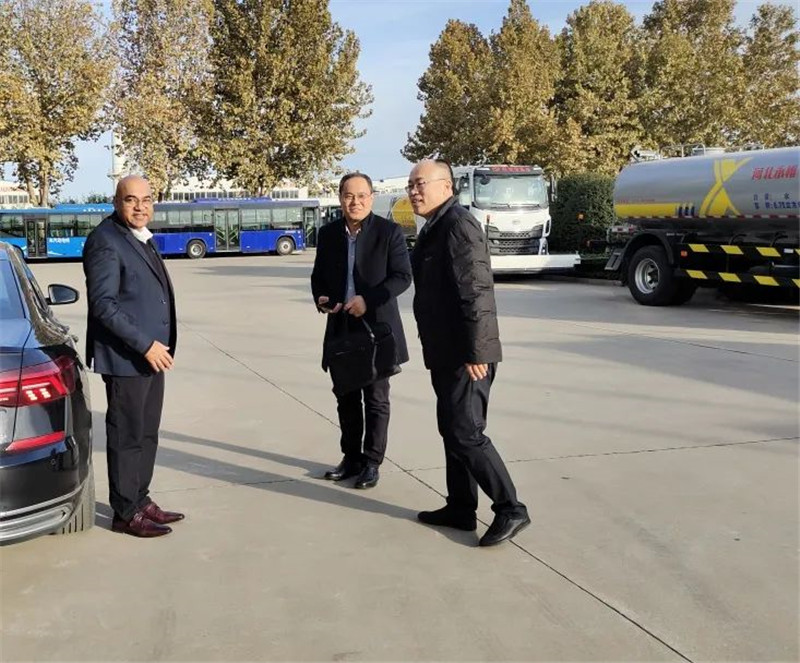 美國(guó)客商一行到躍迪集團(tuán)參觀考察