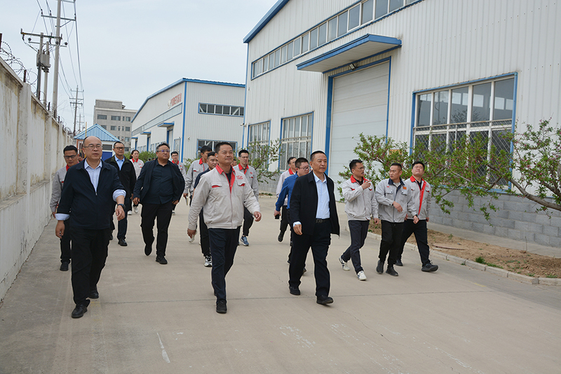 攜手共進(jìn)/合作共贏/奇瑞集團(tuán)領(lǐng)導(dǎo)一行蒞臨躍迪集團(tuán)考察交流