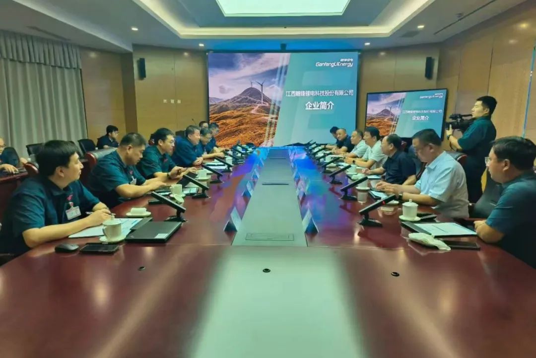 鋰業(yè)巨頭贛鋒鋰業(yè)董事長(zhǎng)李良彬、躍迪集團(tuán)董事長(zhǎng)呂洪濤聯(lián)袂造訪中國(guó)重汽，與劉正濤董事長(zhǎng)洽談新能源領(lǐng)域合作前景