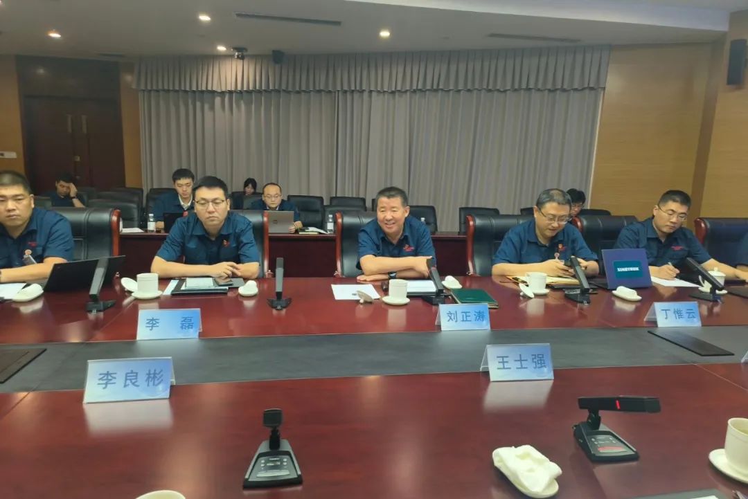 鋰業(yè)巨頭贛鋒鋰業(yè)董事長(zhǎng)李良彬、躍迪集團(tuán)董事長(zhǎng)呂洪濤聯(lián)袂造訪中國(guó)重汽，與劉正濤董事長(zhǎng)洽談新能源領(lǐng)域合作前景