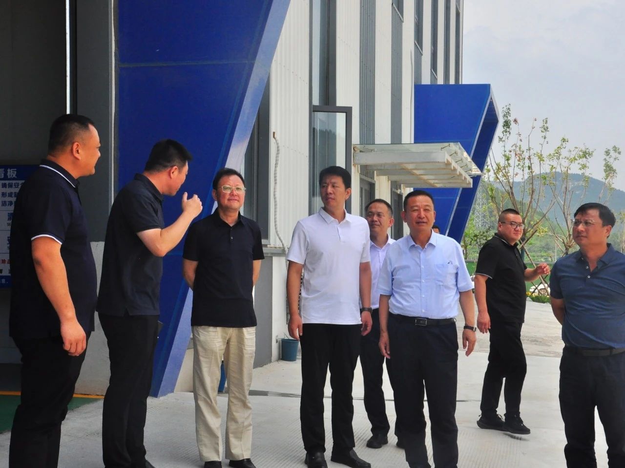 贛鋒鋰業(yè)集團(tuán)董事長(zhǎng)李良彬蒞臨躍迪集團(tuán)參觀指導(dǎo)